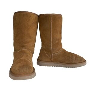 Koolaburra UGG Classic Short Chesnut boots size 8 GUC